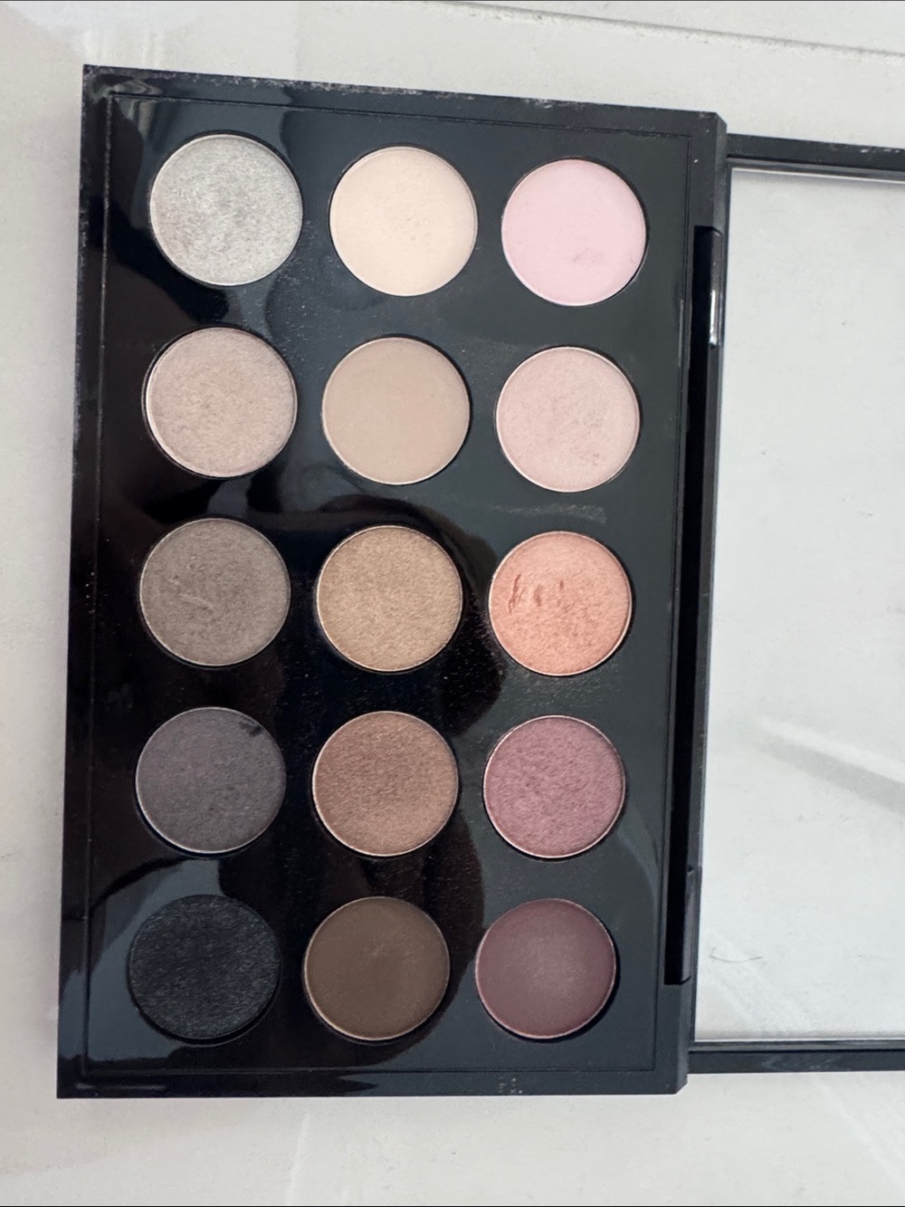 Mac eyeshadow pallet - Picture 3 of 3